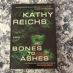 Kathy Reichs "Bones to Ashes" Hardcover Book - Green & Black Cover